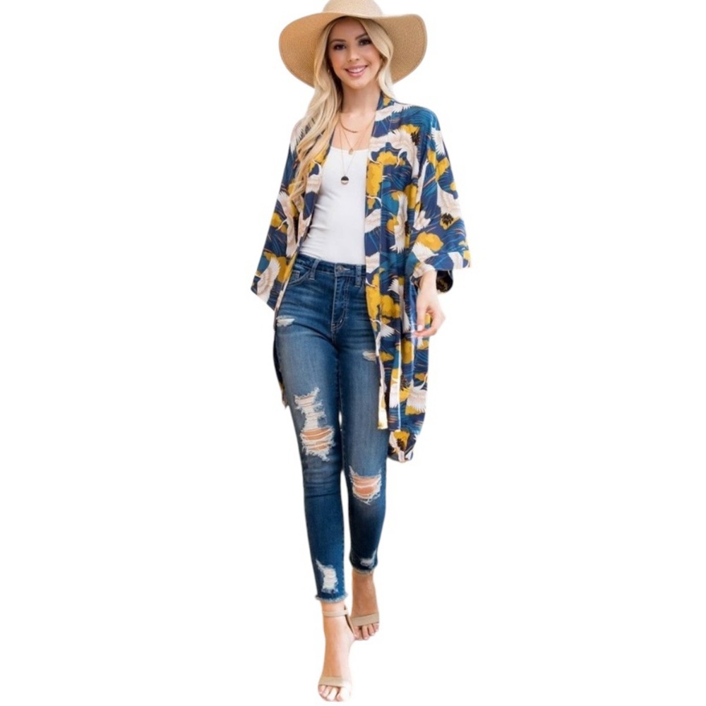 Kimono - Women's Flying Crane Print. One Size. Short Sleeve.
